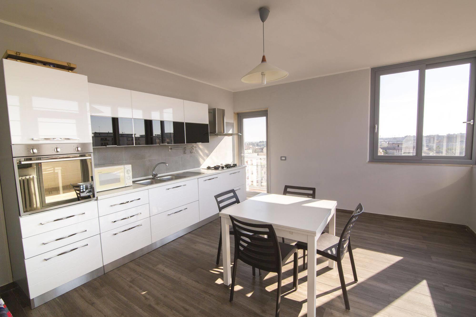 Penthouse Station Luxury Suites & Apartment Бриндизи Экстерьер фото