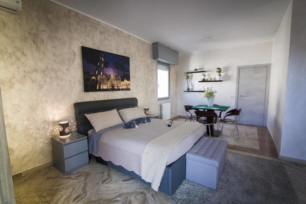 Penthouse Station Luxury Suites & Apartment Бриндизи Экстерьер фото